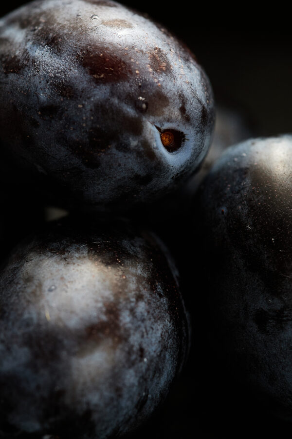 Photographie d'art culinaire - Série Sexy fruits - Quetsches