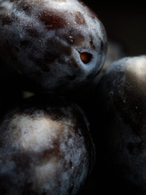Photographie d'art culinaire - Série Sexy fruits - Quetsches