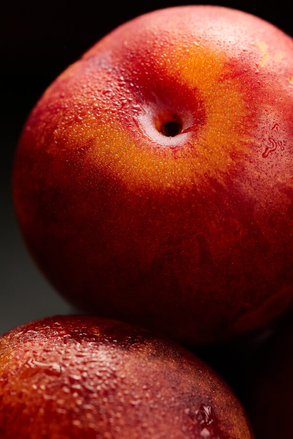 Photographie d'art culinaire - Série Sexy fruits - Prunes rouges