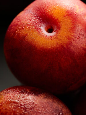 Photographie d'art culinaire - Série Sexy fruits - Prunes rouges